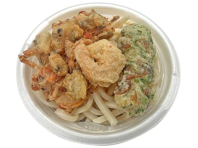 ３種天ぷら小盛うどん ちくわ・海老・あさり セブンイレブン ちくわ磯辺天、小海老天、あさりのくずしかき揚げを盛り付けた小盛サイズのかけうどん。
