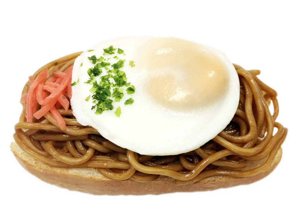 セブンイレブンの具コッペ（焼きそば×目玉焼き）の商品画像