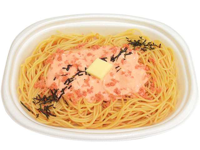 セブンイレブンの大盛 つぶつぶ明太マヨのスパゲティを比較する。税込価格：529円、カロリー：820kcal、1円あたりカロリー：1.55kcal/円、たんぱく質：23.5g、1円あたりたんぱく質：0.04g/円、脂質：29g、炭水化物：119.2g、糖質：113.2g、食物繊維：6g、食塩相当量：4.8g。明太子を盛り付けた麺重量約３５０ｇの大盛スパゲティです。明太マヨネーズ，バター，刻みのり，加熱タイプつぶつぶばらこを盛り付け、明太子の粒感を感じる商品です。アレルギー：卵、乳、小麦。