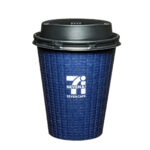 セブンイレブンのセブンカフェ 水素焙煎コーヒーホットＲ。税込価格：161円、カロリー：7kcal、たんぱく質：0.4g、脂質：0g、炭水化物：1.4g、糖質：1.2g、食物繊維：0.2g、食塩相当量：0g。アレルギー：なし。