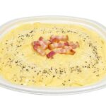 大盛りパスタ カルボナーラ セブンイレブン 卵黄とチーズのコクを感じられるカルボナーラソースの大盛パスタです。