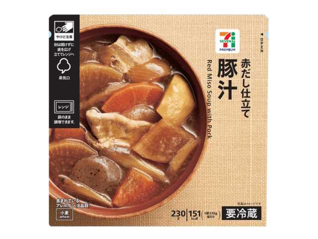 セブンイレブンの７プレミアム 赤だし仕立て豚汁を比較する。税込価格：246円、カロリー：151kcal、1円あたりカロリー：0.61kcal/円、たんぱく質：7.9g、1円あたりたんぱく質：0.03g/円、脂質：9.5g、炭水化物：10g、糖質：7g、食物繊維：3g、食塩相当量：2.7g。赤だし味噌を使用した豚汁です。大根，豚肉，人参，ごぼう，玉ねぎ，里芋，こんにゃくの７種類の具材が楽しめます。アレルギー：小麦。