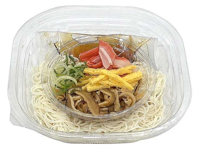 セブンイレブンのぶっかけそうめん 小豆島島の光使用を比較する。税込価格：538円、カロリー：335kcal、1円あたりカロリー：0.62kcal/円、たんぱく質：10.9g、1円あたりたんぱく質：0.02g/円、脂質：4.5g、炭水化物：64.1g、糖質：61.2g、食物繊維：2.9g、食塩相当量：5.1g。昔ながらの手延べ製法で作られた、つるみとのど越しが特長の小豆島そうめん「島の光」を使用したぶっかけそうめんです。アレルギー：卵、小麦、かに。