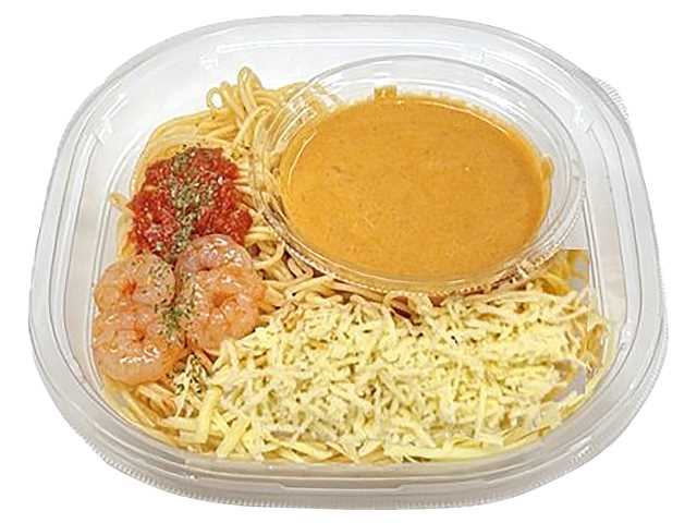 セブンイレブンの冷製パスタ 海老のトマトクリームを比較する。税込価格：529円、カロリー：460kcal、1円あたりカロリー：0.87kcal/円、たんぱく質：16g、1円あたりたんぱく質：0.03g/円、脂質：17.8g、炭水化物：61.3g、糖質：56.8g、食物繊維：4.5g、食塩相当量：4.4g。海老の風味とトマトの甘味，酸味が特長のトマトクリームソースと、２種のチーズをブレンドした削りチーズを絡めて食べていただく仕立ての冷製パスタです。アレルギー：乳、小麦、えび、かに。