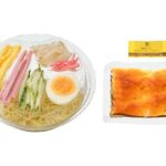 セブンイレブンのツルッとのど越しミニ冷し中華を比較する。税込価格：430円、カロリー：309kcal、1円あたりカロリー：0.72kcal/円、たんぱく質：11.8g、1円あたりたんぱく質：0.03g/円、脂質：6.3g、炭水化物：53g、糖質：49.4g、食物繊維：3.6g、食塩相当量：3.2g。６種類の具材（ハム，錦糸玉子，きゅうり，茹で玉子，もやし，紅生姜）を盛り付けた、彩り豊かなミニサイズの冷し中華です。アレルギー：卵、乳、小麦。