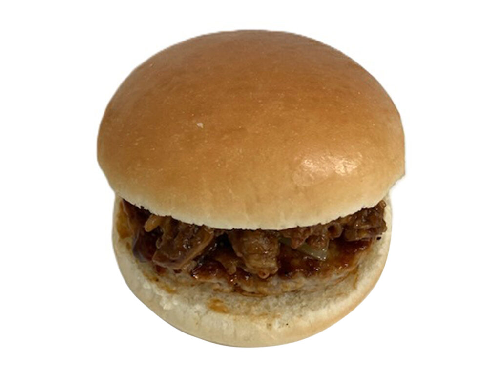 セブンイレブンの肉×肉バーガー（牛カルビ＆ハンバーグ）を比較する。税込価格：430円、カロリー：507kcal、1円あたりカロリー：1.18kcal/円、たんぱく質：14.3g、1円あたりたんぱく質：0.03g/円、脂質：31.2g、炭水化物：44g、糖質：40.7g、食物繊維：3.3g、食塩相当量：2.6g。ハンバーグと牛カルビを組み合わせたボリューム感のあるハンバーガーです。玉葱のシャキシャキとした食感がアクセントになります。アレルギー：卵、乳、小麦。