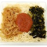 セブンイレブンの高菜と辛子明太子の焼ビーフンを比較する。税込価格：430円、カロリー：388kcal、1円あたりカロリー：0.90kcal/円、たんぱく質：6.5g、1円あたりたんぱく質：0.02g/円、脂質：9.5g、炭水化物：70.5g、糖質：67.8g、食物繊維：2.7g、食塩相当量：3.9g。焼ビーフンに辛子もやし・高菜炒め・明太子ソースを盛りつけた具材感のある商品です。アレルギー：小麦。