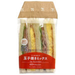 セブンイレブンの玉子焼きミックスサンドを比較する。税込価格：432円、カロリー：354kcal、1円あたりカロリー：0.82kcal/円、たんぱく質：11.5g、1円あたりたんぱく質：0.03g/円、脂質：20.1g、炭水化物：32.7g、糖質：30.8g、食物繊維：1.9g、食塩相当量：2.1g。玉子焼きとフレッシュな野菜を組み合わせたボリューム感のあるサンドイッチです。アレルギー：卵、乳、小麦。