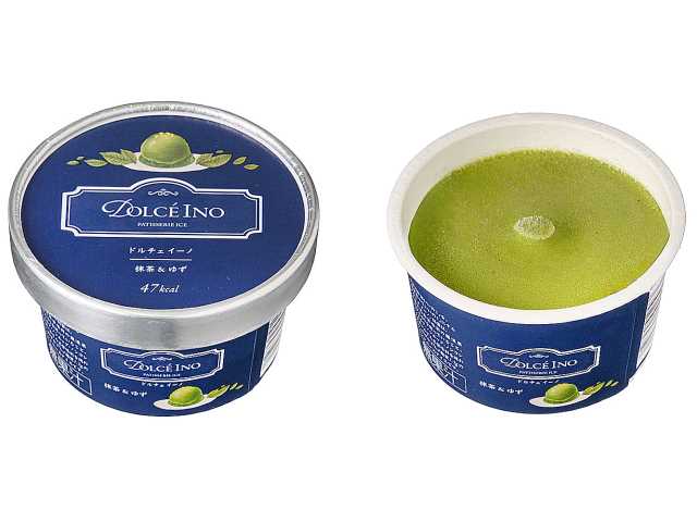 セブンイレブンのドルチェイーノ 抹茶＆ゆずを比較する。税込価格：400円。