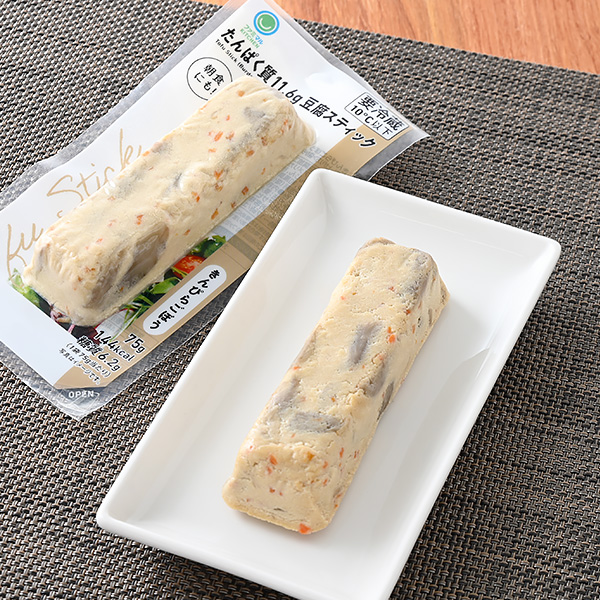 ファミリーマートのたんぱく質11.6g 豆腐スティック きんぴらごぼうを比較する。税込価格：198円。1本で植物性たんぱく質11.6g摂取できます。ごぼう・人参をメインに具材の食感が楽しめるワンハンドのおかず豆腐スティックです。