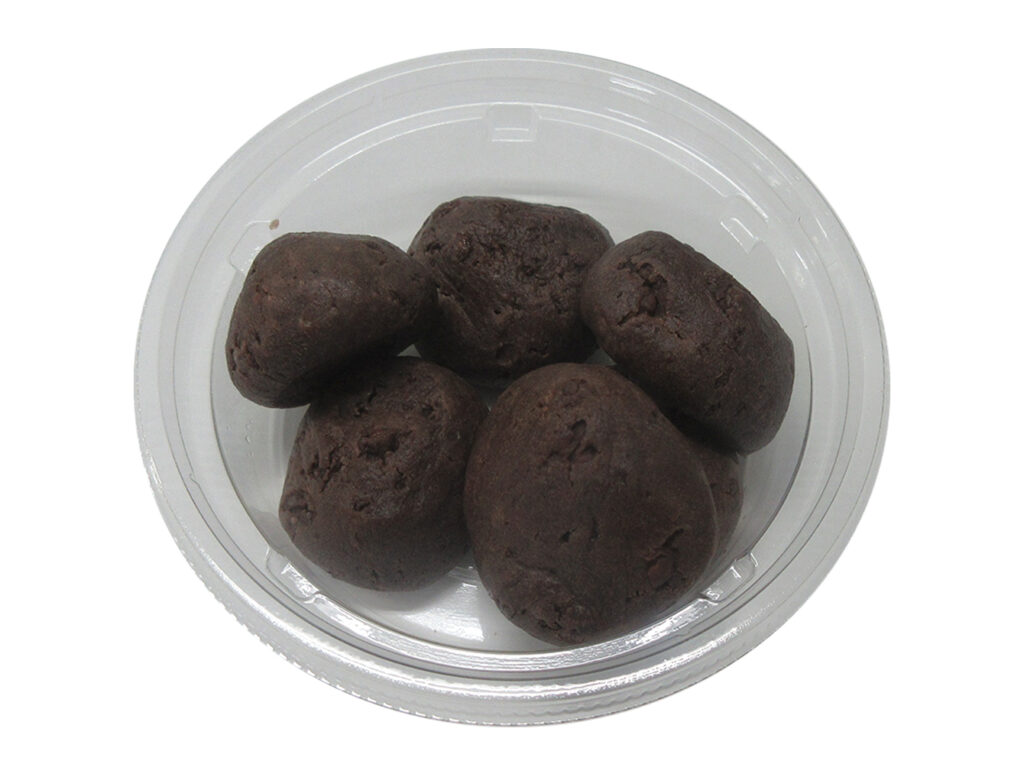 もちもち食感ぷちチョコ６個入り セブンイレブン もちもちとした生地にチョコを練り込んだ、程よい甘さのひとくちサイズの商品です。