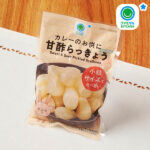 ファミリーマートの甘酢らっきょう。税込価格：128円。甘酢で漬けたシャリシャリと歯切れの良いらっきょう漬です。