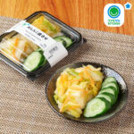 ファミリーマートのおしんこ盛合せ。税込価格：234円。国産野菜を使用した、浅漬の定番の白菜漬ときゅうり漬の浅漬け2点盛りです。