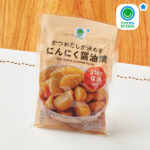 ファミリーマートのかつおだしが決め手にんにく醤油漬。税込価格：198円。3種類の醤油に「しょうゆ糀」を加えた味わい深いにんにく漬です。