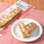 ファミリーマートのたんぱく質10.1g サラダチキンバー トマトバジルチーズを比較する。税込価格：190円。トマトとバジルの風味にチーズのコクを加え洋風な味付けに仕上げた、国産鶏肉使用のワンハンドタイプサラダチキンです。