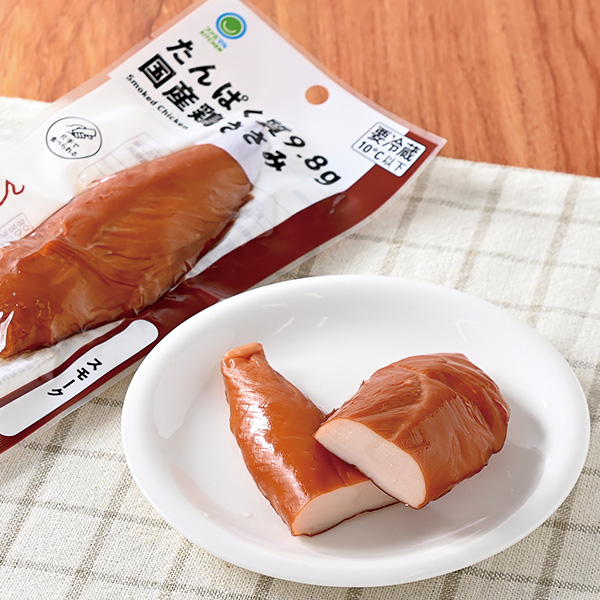 ファミリーマートのたんぱく質9.8g 国産鶏ささみ スモークを比較する。税込価格：185円。国産鶏のささみ肉をスモークしたスモークチキンです。