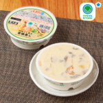 ファミリーマートの和風だし香る茶碗蒸し。税込価格：265円。定番具材のえび、鶏肉、たけのこ、しいたけ、銀杏が入った和風だしが香る茶碗蒸しです。