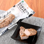 ファミリーマートのたんぱく質19.9g グリルチキン ブラックペッパーを比較する。税込価格：258円。ピリッとしたブラックペッパーを表面にふりかけた鶏むね肉を、1枚1枚丁寧に網に並べ焼き上げました。袋を開けて、片手で手軽に食べられる商品です。