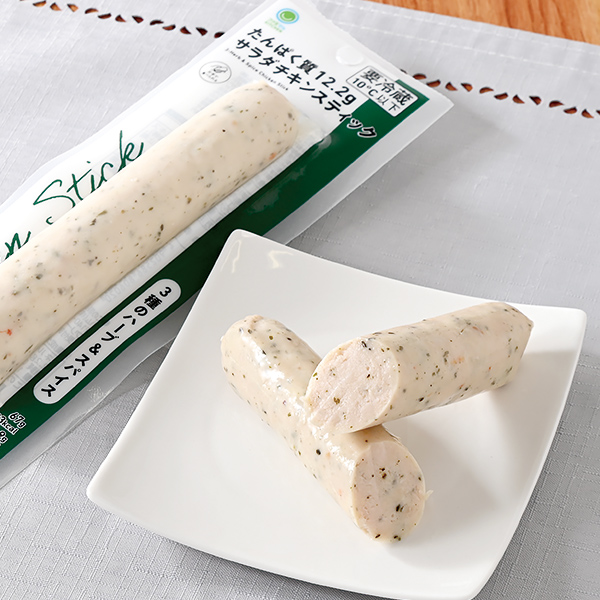 ファミリーマートのたんぱく質12.2g サラダチキンスティック 3種のハーブ&スパイスを比較する。税込価格：185円。国産鶏肉を国内工場で加工した食べやすいスティックタイプのサラダチキンです。バジル・パセリ・ローズマリーの3種のハーブを使用した、さわやかな風味が特徴です。