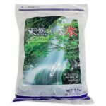 セブンイレブンの天然水の氷 １．１Ｋｇを比較する。税込価格：279円。