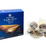 セブンイレブンの７プレミアム シュガーコーンマルチを比較する。税込価格：495円、カロリー：147kcal、1円あたりカロリー：0.30kcal/円、たんぱく質：2.1g、1円あたりたんぱく質：0.01未満g/円、脂質：7.3g、炭水化物：18.8g、糖質：17.8g、食物繊維：1g、食塩相当量：0.1g。原材料高騰に伴い、売価を３６８円（税抜）から４５８円（税抜）に変更します。サクサクしたコーンとコクのあるバニラアイスを手軽に楽しめるコーンアイスです。アレルギー：乳、小麦。