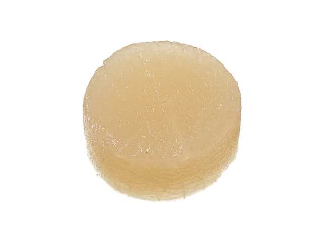 セブンイレブンのおでん 味しみ大根を比較する。税込価格：131円、カロリー：8kcal、1円あたりカロリー：0.06kcal/円、たんぱく質：0.3g、1円あたりたんぱく質：0.01未満g/円、脂質：0.1g、炭水化物：2g、糖質：1.3g、食物繊維：0.7g、食塩相当量：0.2g。季節に合わせ、おでんに適した品種を指定した国産大根を使用しています。しっかりと味が染みた大根に仕上げました。アレルギー：小麦 特定原材料に準ずる20品目: 大豆。
