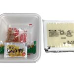 冷やっこセット（醤油付） セブンイレブン おつまみの定番「冷やっこ」を手軽に食べられるセット。大豆の風味が豊かな絹豆腐にしょうゆ、生姜、かつお節を付け。
