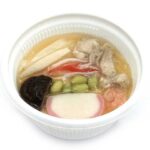 セブンイレブンの７種具材の彩り茶碗蒸しを比較する。税込価格：354円、カロリー：118kcal、1円あたりカロリー：0.33kcal/円、たんぱく質：11.3g、1円あたりたんぱく質：0.03g/円、脂質：6g、炭水化物：5.3g、糖質：4.3g、食物繊維：1g、食塩相当量：2.6g。出汁の風味が良く、具材の彩りが華やかな茶碗蒸しです。アレルギー：卵、小麦、えび、かに。