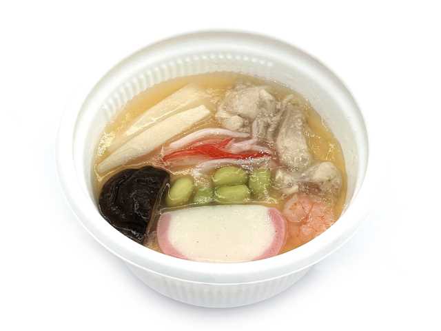 セブンイレブンの７種具材の彩り茶碗蒸しを比較する。税込価格：354円、カロリー：118kcal、1円あたりカロリー：0.33kcal/円、たんぱく質：11.3g、1円あたりたんぱく質：0.03g/円、脂質：6g、炭水化物：5.3g、糖質：4.3g、食物繊維：1g、食塩相当量：2.6g。出汁の風味が良く、具材の彩りが華やかな茶碗蒸しです。アレルギー：卵、小麦、えび、かに。
