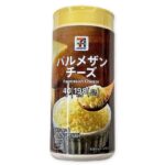 セブンイレブンの７プレミアム パルメザンチーズ ４０Ｇ。税込価格：365円。オーストラリア産・ニュージーランド産のパルメザンチーズを使用した、なめらかな口あたりの粉チーズです。アレルギー：乳。