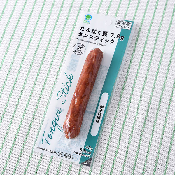 ファミリーマートのたんぱく質7.8g タンスティック 柚子胡椒味を比較する。税込価格：198円。ゆずこしょうのさわやかな香りとピリッとした辛みが楽しめる、コリコリとした食感が特徴のスモークタンスティックです。