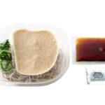 冷しぶっかけとろろそば 静岡県産わさび付 セブンイレブン 粗挽き，細挽きのそば粉を使用したそばと、粘り気とコクがある３種類のとろろを楽しめる、静岡県産わさび付のとろろそばです。