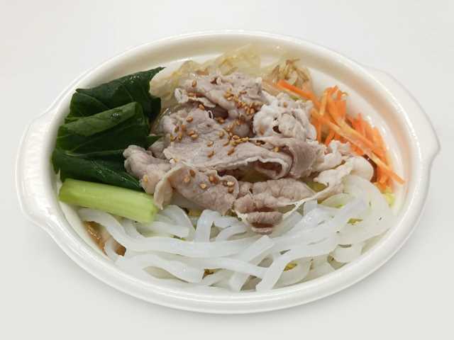 セブンイレブンのゆず香るごまポン酢豚しゃぶ鍋を比較する。税込価格：538円、カロリー：283kcal、1円あたりカロリー：0.53kcal/円、たんぱく質：16g、1円あたりたんぱく質：0.03g/円、脂質：15.6g、炭水化物：21.3g、糖質：18g、食物繊維：3.3g、食塩相当量：3.2g。1/2日分の野菜が摂れる鍋です。しっとりとボイルした豚肉を盛り付け、スープはごま味とポン酢味を合わせた旨みとコクのある味わいです。アレルギー：卵、乳、小麦。