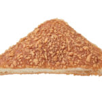 セブンイレブンのハムチーズ揚げパンを比較する。税込価格：181円、カロリー：275kcal、1円あたりカロリー：1.52kcal/円、たんぱく質：6.3g、1円あたりたんぱく質：0.03g/円、脂質：15.9g、炭水化物：27.1g、糖質：26.2g、食物繊維：0.9g、食塩相当量：1.1g。こんがりと揚げたパン生地に、ハムとチーズを挟んだ惣菜パンです。アレルギー：卵、乳、小麦。
