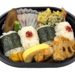 和のこだわりおかず 俵むすび弁当 セブンイレブン 旨味のある御飯を使用した俵むすびと肉、野菜をバランスよく食べることの出来る小容量のお弁当。