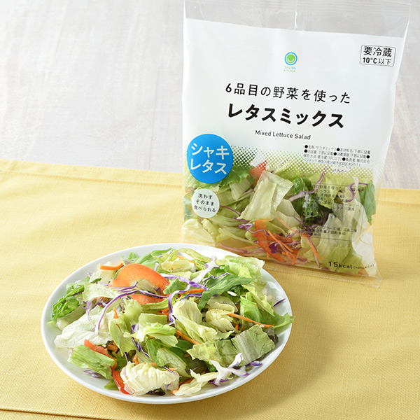 ファミリーマートの6品目の野菜を使ったレタスミックス。税込価格：168円。レタス、グリーンリーフ、サニーレタス、人参、紫キャベツ、パプリカ（赤）6品目の野菜を使用したレタスメインのカット野菜です。