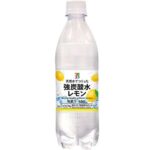 セブンイレブンの７プレミアム 強炭酸水レモン ５００ｍｌ。税込価格：92円、カロリー：0kcal、たんぱく質：0g、脂質：0g、炭水化物：0g、糖質：0g、食物繊維：0g、食塩相当量：0g。天然水と炭酸、香料のシンプルな素材でジューシーな香りに仕上げたキレのいい刺激のレモン風味の強炭酸水です。アレルギー：なし。