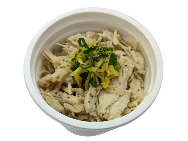 セブンイレブンのたんぱく質が摂れる 参鶏湯（サムゲタン）を比較する。税込価格：387円、カロリー：212kcal、1円あたりカロリー：0.55kcal/円、たんぱく質：23.3g、1円あたりたんぱく質：0.06g/円、脂質：5.6g、炭水化物：17.7g、糖質：16.3g、食物繊維：1.4g、食塩相当量：2.9g。濃く炊きだした鶏ガラスープと、鶏肉やもち麦などを入れた食べ応えのある参鶏湯（サムゲタン）です。アレルギー：なし。