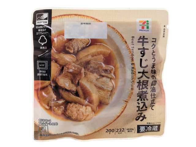 セブンイレブンの７プレミアム 牛すじ大根煮込みを比較する。税込価格：322円、カロリー：232kcal、1円あたりカロリー：0.72kcal/円、たんぱく質：11.4g、1円あたりたんぱく質：0.04g/円、脂質：17.4g、炭水化物：8.4g、糖質：6.8g、食物繊維：1.6g、食塩相当量：2.1g。アレルギー：小麦。