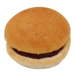 セブンイレブンの照り焼きマヨネーズバーガーを比較する。税込価格：138円、カロリー：247kcal、1円あたりカロリー：1.79kcal/円、たんぱく質：7.9g、1円あたりたんぱく質：0.06g/円、脂質：12.6g、炭水化物：26.2g、糖質：24.6g、食物繊維：1.6g、食塩相当量：1.9g。ふんわりとしたパン生地にパティを乗せ、照り焼きソースとマヨネーズの相性の良い組み合わせで仕上げたバーガーです。アレルギー：卵、乳、小麦。