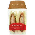 セブンイレブンのたれチキンカツサンドを比較する。税込価格：421円、カロリー：414kcal、1円あたりカロリー：0.98kcal/円、たんぱく質：18.2g、1円あたりたんぱく質：0.04g/円、脂質：20.2g、炭水化物：40.8g、糖質：38.9g、食物繊維：1.9g、食塩相当量：2.1g。甘辛だれで味付けしたチキンカツとキャベツ使用したサンドイッチです。原料高騰により、価格を３８０円（税抜）から３９０円（税抜）に変更させていただきます。アレルギー：卵、乳、小麦。
