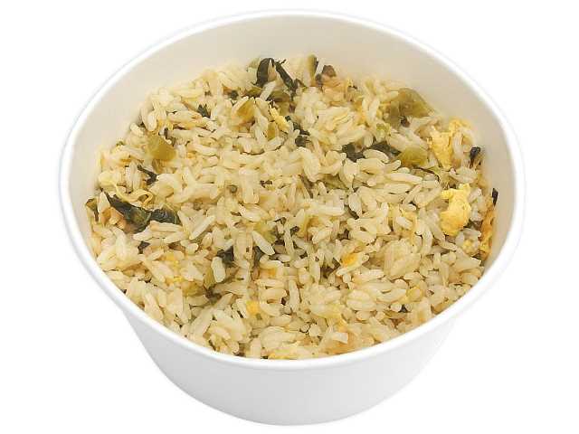 セブンイレブンの高菜チャーハン。税込価格：430円、カロリー：540kcal、たんぱく質：13.5g、脂質：12g、炭水化物：95.7g、糖質：93.3g、食物繊維：2.4g、食塩相当量：6.6g。高温で仕上げたしっとりパラパラ食感の高菜チャーハンです。アレルギー：卵、小麦。