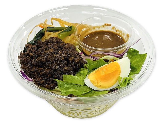 セブンイレブンの肉味噌と食べる ピリ辛胡麻ラーメンサラダを比較する。税込価格：378円、カロリー：403kcal、1円あたりカロリー：1.07kcal/円、たんぱく質：14.4g、1円あたりたんぱく質：0.04g/円、脂質：17.1g、炭水化物：49.9g、糖質：45.7g、食物繊維：4.2g、食塩相当量：3.2g。濃いめの味付けされた肉味噌に濃厚なピリ辛胡麻ドレッシングをかけて食べるラーメンサラダです。アレルギー：卵、小麦。