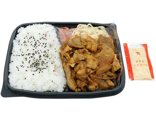 セブンイレブンの豚焼肉弁当を比較する。税込価格：646円、カロリー：634kcal、1円あたりカロリー：0.98kcal/円、たんぱく質：20.2g、1円あたりたんぱく質：0.03g/円、脂質：17.8g、炭水化物：99.3g、糖質：97g、食物繊維：2.3g、食塩相当量：3.5g。甘辛いタレの豚焼肉をピリ辛の唐辛子マヨネーズを付けて食べるお弁当です。アレルギー：卵、乳、小麦。