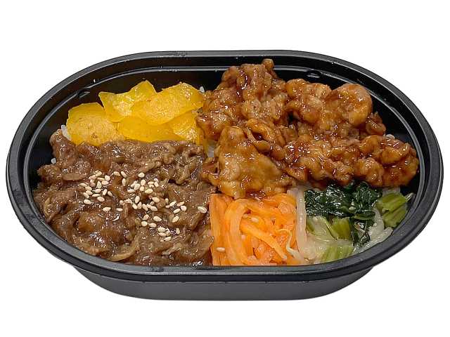 焼肉＆唐揚げごはん セブンイレブン 牛焼肉と唐揚げ、ナムルを彩りよく盛り付けたミニ弁当です。