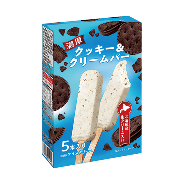 ファミリーマートの赤城 濃厚クッキー&クリームバー 5本入を比較する。税込価格：378円。北海道産生クリームを使用したコクのあるバニラアイスと、しっとりほろ苦いココアクッキーを組み合わせた、濃厚な味わいのファミリータイプの商品です。 ［ファミリーマート限定・数量限定］。