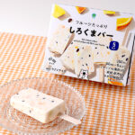 ファミリーマートのフルーツたっぷりしろくまバー 5本入を比較する。税込価格：345円。練乳アイスにパイナップル果肉、黄桃果肉、みかん果肉、小豆甘納豆がたっぷり入ったアイスバーです。フルーツとやさしい甘さの練乳アイスの豊かな味わいをお楽しみください。5本入りです。
