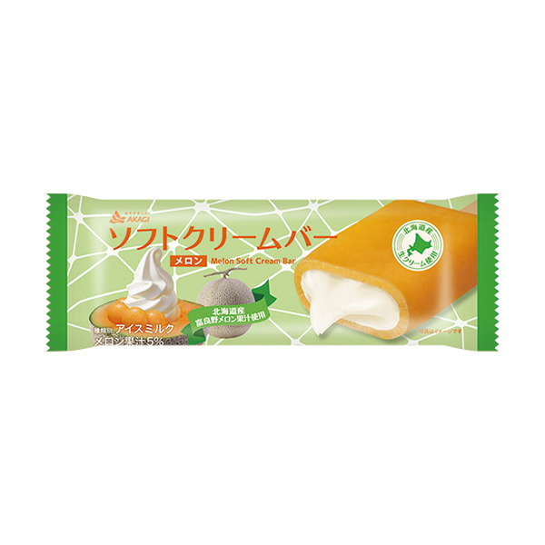 ファミリーマートの赤城 ソフトクリームバーメロンを比較する。税込価格：208円。北海道産富良野メロン果汁を使用したメロンアイスキャンディーの中に、ソフトクリームをイメージしたミルクアイスを入れた、ねっとり食感と濃厚な味わいを楽しめる商品です。 ［ファミリーマート限定・数量限定］。