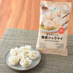 ファミリーマートの旨みギュッと海老シュウマイ。税込価格：298円。海老の風味・旨みが口の中に広がる海老シュウマイです。