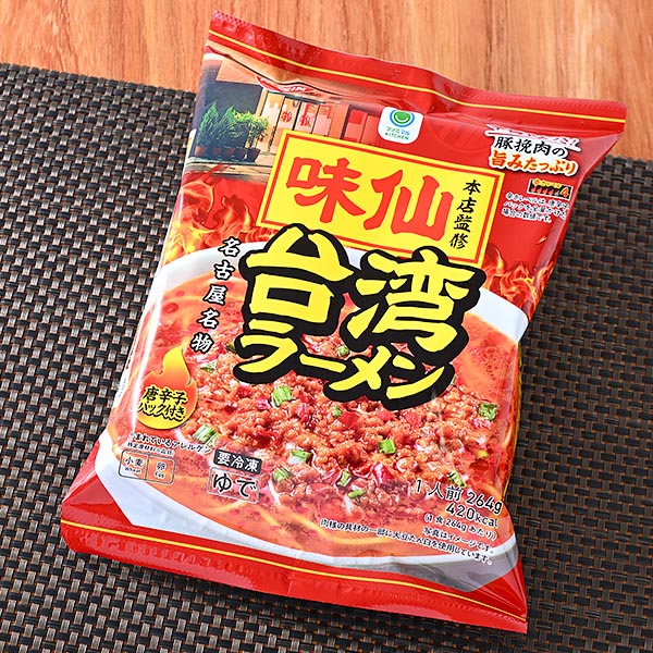 ファミリーマートの味仙本店監修台湾ラーメン。税込価格：321円。元祖台湾ラーメンのお店「味仙本店」の味わいを再現した、豚挽肉のうまみ広がる辛旨な台湾ラーメンです。